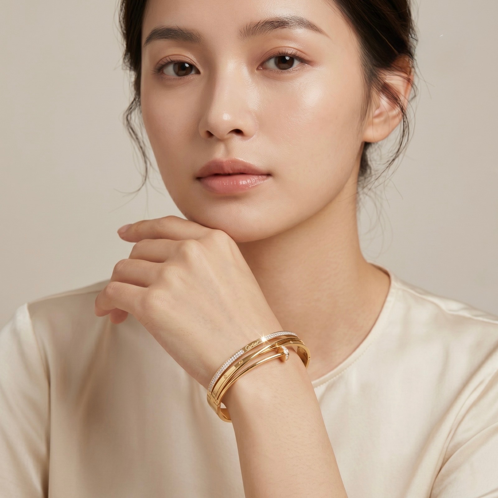 Luxury bracelet hero slide 1